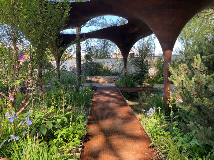 Showhave ved Chelsea Flower Show 2024 designet af Tom Massey og Je Ahn. Foto: Haveselskabet
