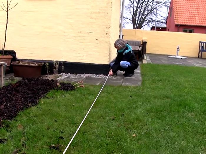 Videoen viser hvordan man måler sin have op. 
